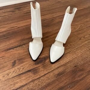Matisse  cut out boots size 6. White